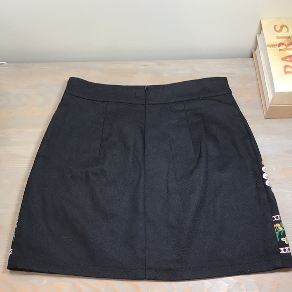 ♥️Her Entire Name Says Grace♥️…Women’s S…Bright Embroidered Mini Skirt - Picture 5 of 10